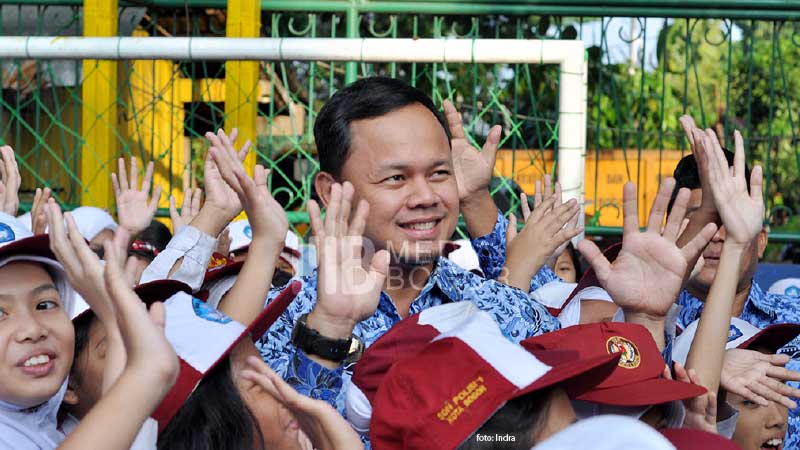 Mendikbud Rayakan Tahun Ajaran Baru di SDN Polisi 1 Bogor Mendikbud Rayakan Tahun Ajaran Baru di SDN Polisi 1 Bogor