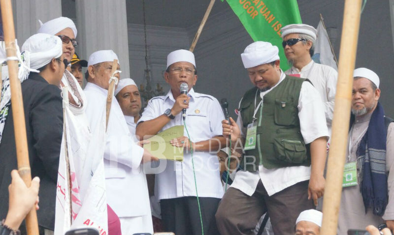 Ribuan Massa Ormas Islam Kota Bogor Tuntut Ahok Diadili Ribuan Massa Ormas Islam Kota Bogor Tuntut Ahok Diadili