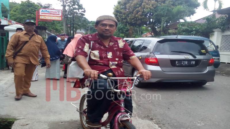 Dengan Menggunakan Sepeda, Dia Tak Pernah Letih Mensyiarkan Agama