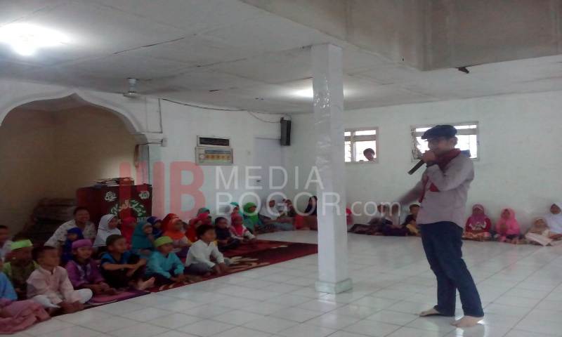 Pendongeng Ikin Yosan Buat Anak – Anak Cempang Baru Bahagia