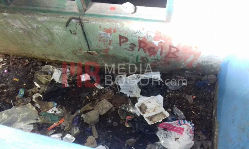 Panggung Mati Ini Dibiarkan Terbengkalai Dan Kumuh