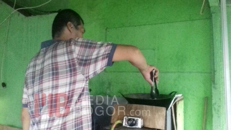 Irawan, Si Penjual Pempek Asal Bogor Yang Mahir Berbahasa Inggris