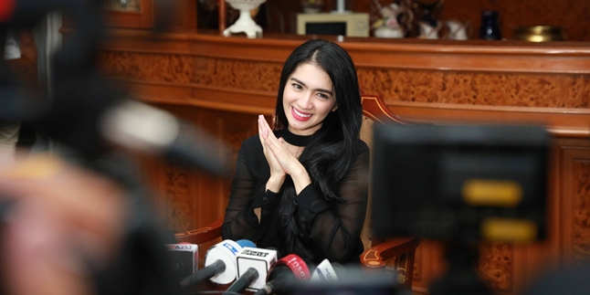 Setelah Cerai, Angel Karamoy Jadi Mualaf ?