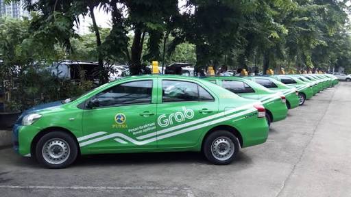 Tuntut THR, Pengemudi Grabcar Gelar Demo Masal