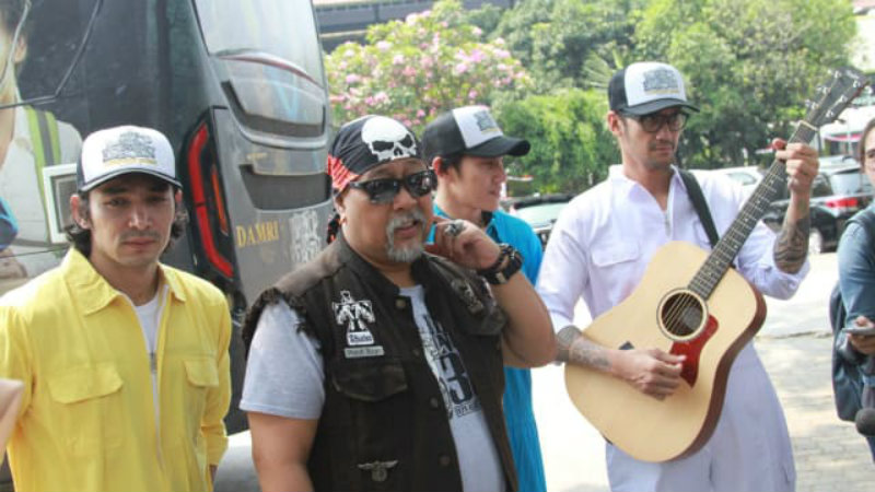 Sedih, Pasca Bebas, Tora Malah Jadi Pengamen, Ini Fotonya