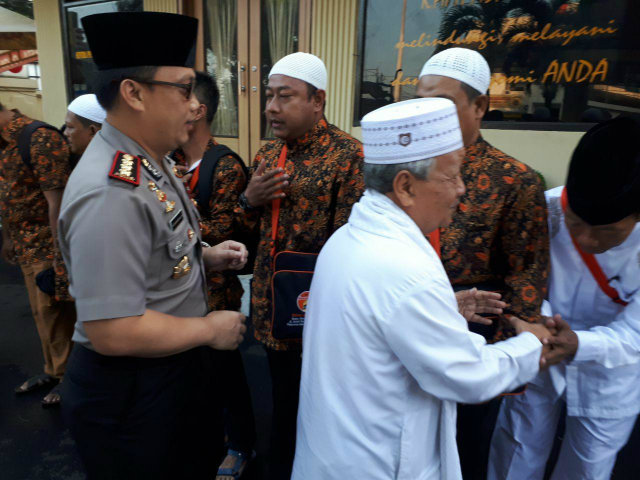 Berikan Penghargaan, Polresta Bogor Kota Berangkatkan 12 Anggotanya Pergi Umroh