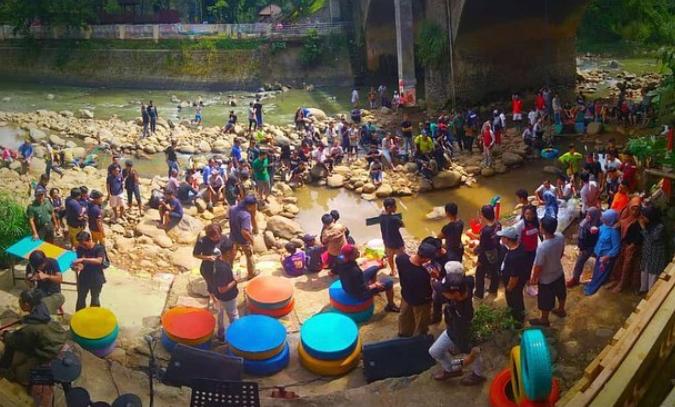 Ngopi Asik Pinggir Kali Hanya di Sempur