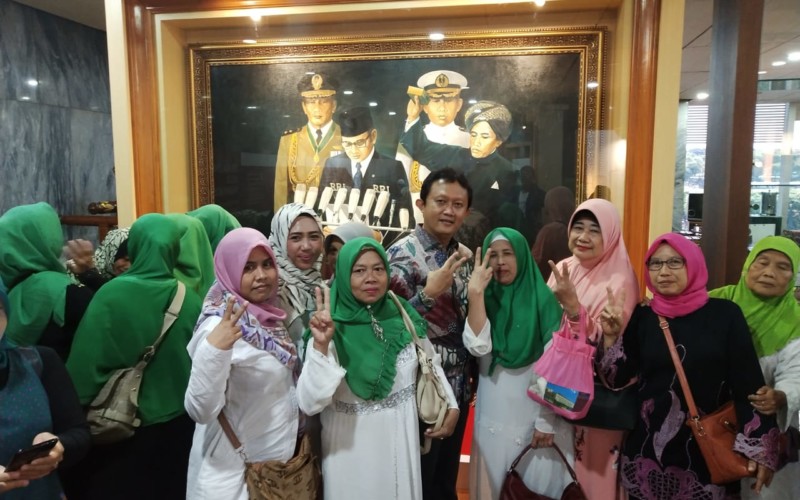 Joko Purwanto Ajak Jemaah Kota Bogor Keliling Komplek Parlemen