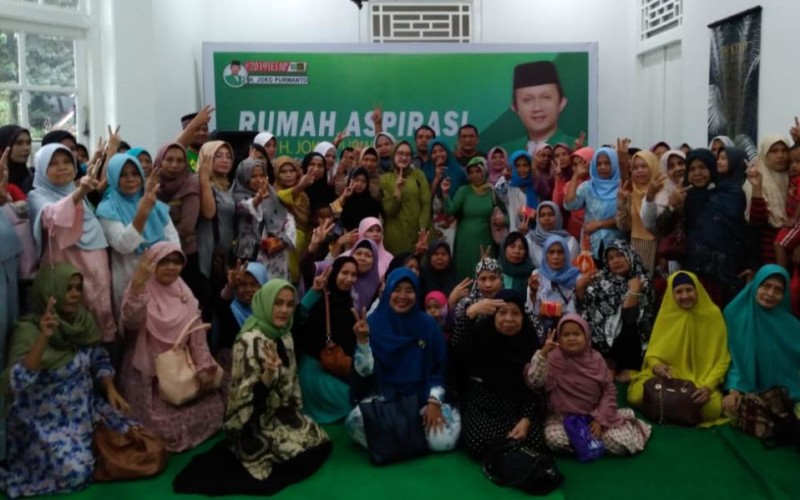 Ibu-ibu Pengajian Inginkan Pendidikan Yang Layak Dan Biaya Murah