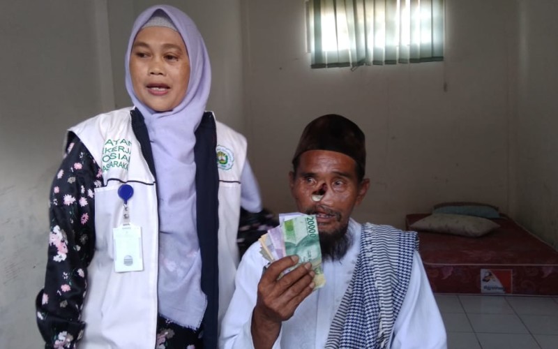24 Tahun Jadi Pengemis, Tiap Hari Nyewa Mobil Plus Supir 80 Ribu