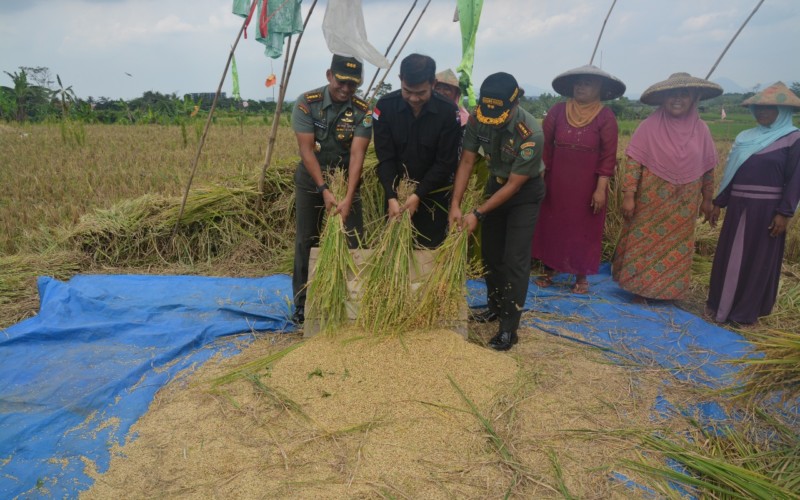 Silaturahmi Danrem 061/SK ke Kelompok Tani Dewasa Lembah Duhur Kota Bogor