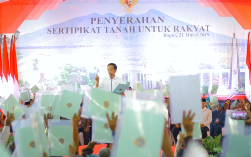 Presiden Bagikan 5000 Sertifikat Tanah Untuk Rakyat