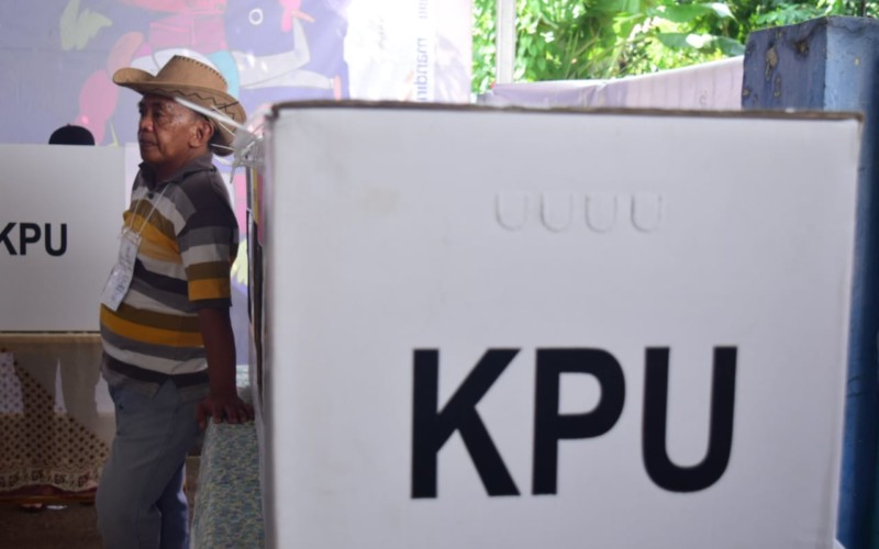Bikin Pemilu 2019 Menarik, Pajang Pisang di TPS Hingga Pakai Topi Cowboy