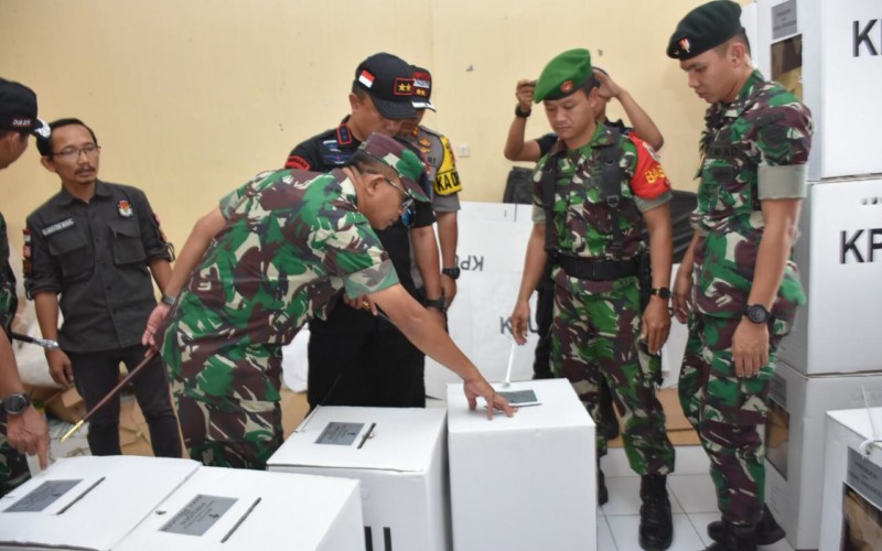 Danrem 061/SK Dampingi Pangdam III/SLW dan Kapolda Jabar Tinjau Kantor PPK di Wilayah Bogor