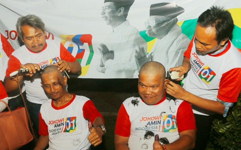 Jokowi – Ma’ruf Unggul Versi Quick Count, Pendukung #01 Nazar Botakin Rambut