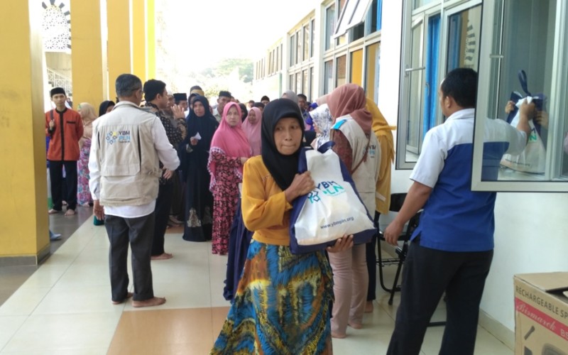 YBM PLN UP 3 Bogor Bagikan 1.000 Paket Sembako