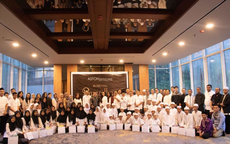 Bulan Penuh Berkah, Aston Sentul Santuni Puluhan Anak Yatim
