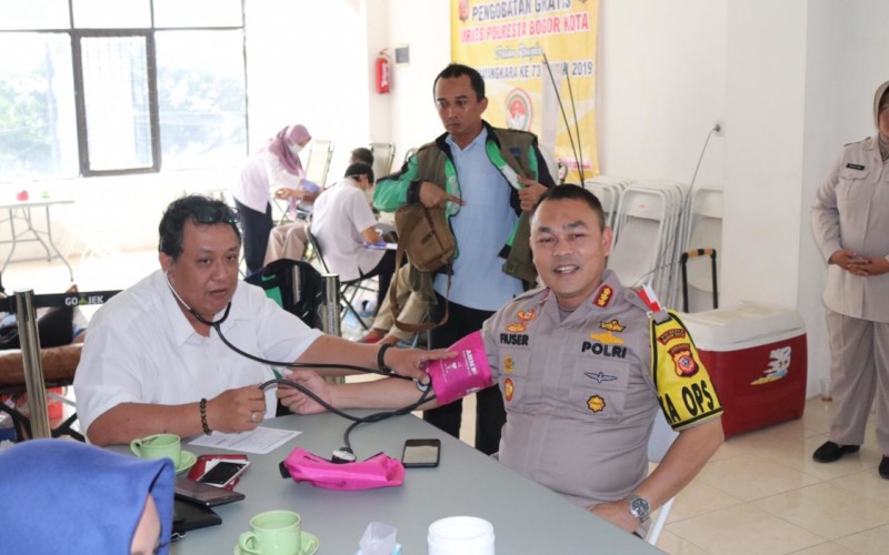 HUT Bhayangkara ke 73, Polresta Bogor Kota Gelar Donor Darah Dengan Komunitas Gojek