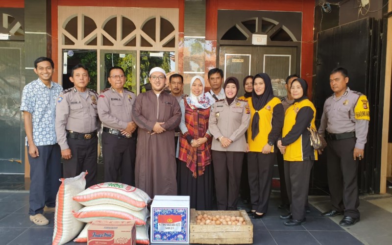Sambut HUT Bhayangakara ke 73, Polresta Bogor Kota Bakti Sosial ke Ponpes