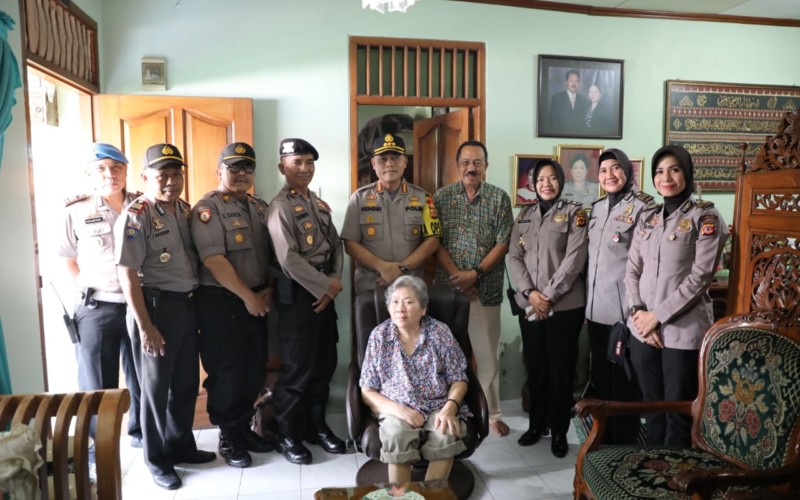 Kapolresta Bogor Kota Anjangsana ke Purn Polri Yang Alami Sakit Menahun