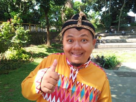 Tinggalkan Profesi Guru Jadi Pendekar Dongeng