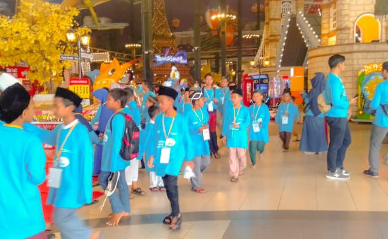 YBM PLN Ajak 100 Anak Yatim Main dan Belanja di Mall