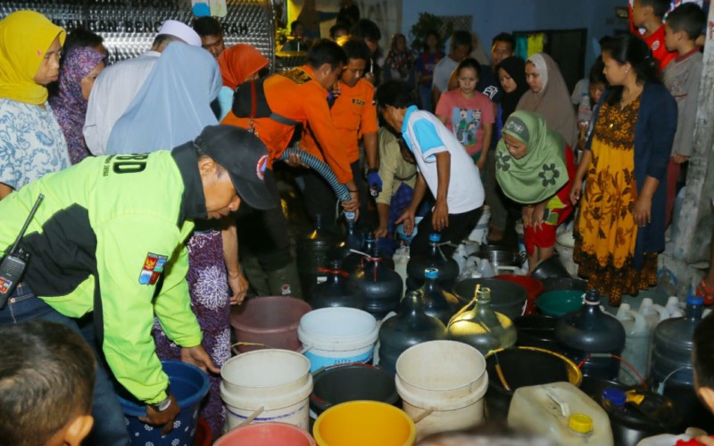 Seminggu Sumur Kering, Warga Gang Dukuh Krisis Air Bersih