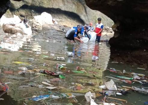 Sungai Ciliwung Masih Murung
