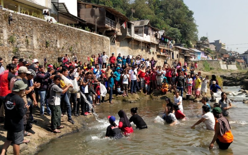 Festival Ciliwung, Warga Rame-Tame Mancing dan Ngubek Lauk
