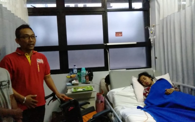 Korban Kaki Putus Terlindas Kereta Terima Bantuan Kursi Roda dan Santunan