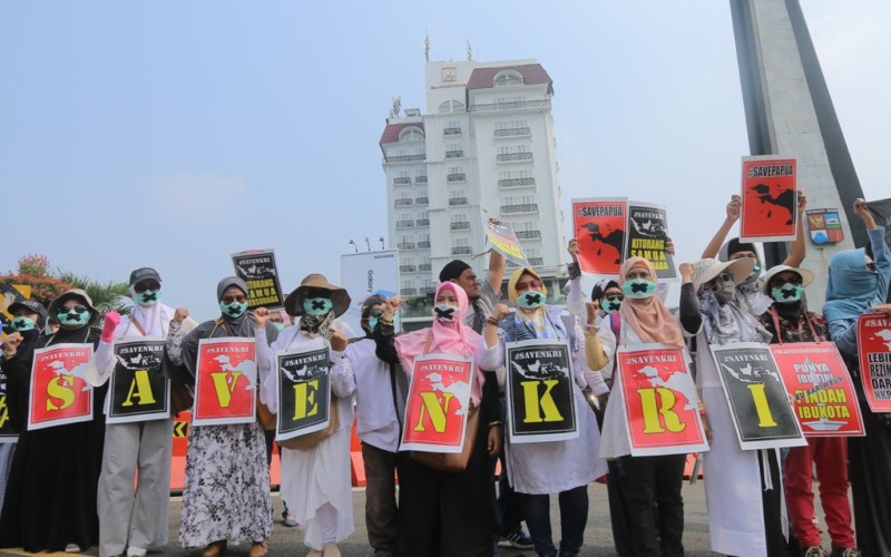 Warga Bogor Aksi Flash Mob #SaveNKRITolak PemindahanIbuKota #SavePapua