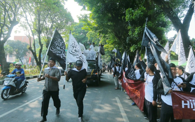 Pawai Muharram 1441 H, Ribuan Umat Islam Bogor Kibarkan Panji Rosulullah