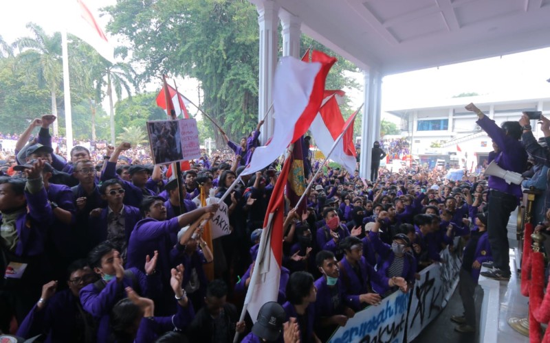 Ribuan Mahasiswa Unpak Berunjuk Rasa Kepung Balai Kota Bogor