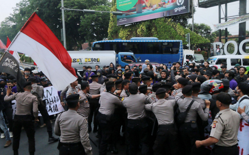 Seruan Aksi Mahasiswa Ricuh di Pintu Masuk Tol Baranangsiang
