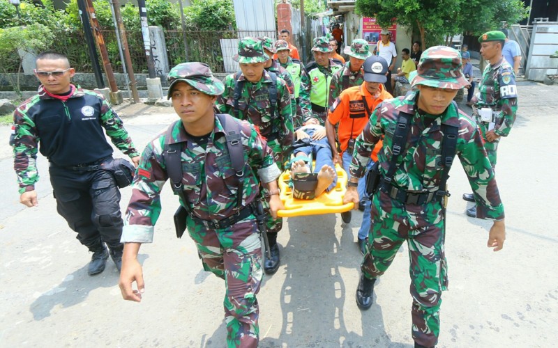 Bantu Penanganan Bencana Alam, Korem 061/Sk dan Pemda Gelar Simulasi Pertolongan