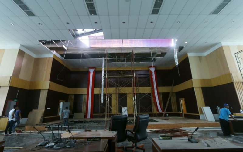 Baru 2 Bulan Ditempati Dinding Atas Ruang Paripurna DPRD Kota Bogor Ambruk