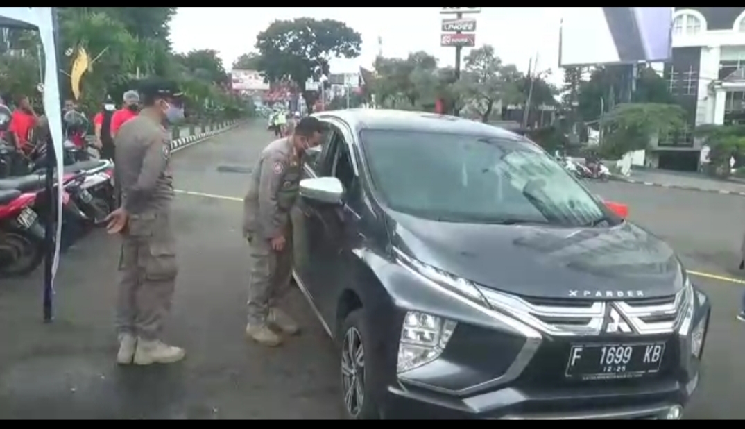 Penerapan Ganjil Genap, Kendaraan Roda Empat Asal Jakarta Diputarbalik Petugas
