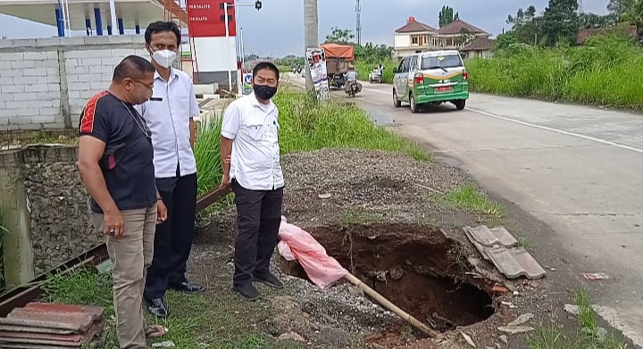 Bahu Jalan Lingkar Dramaga Bogor Ambrol