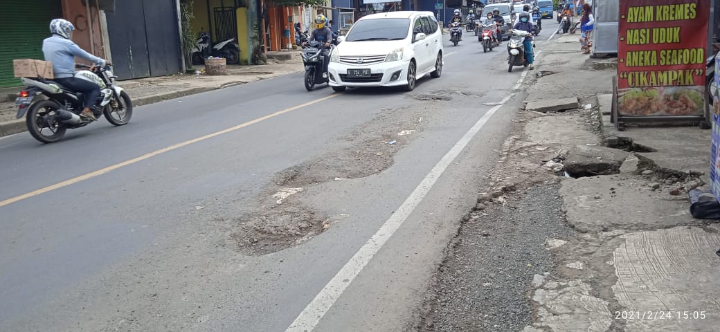 Musim Hujan Banyak Jalan Provinsi Jawa Barat Berlubang