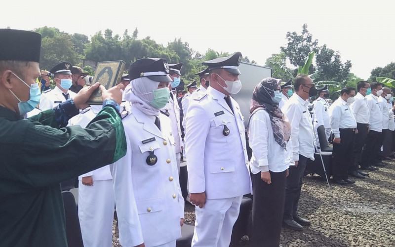 Bima Arya Lantik Sejumlah Pejabat Pemkot Bogor di Kebun Singkong