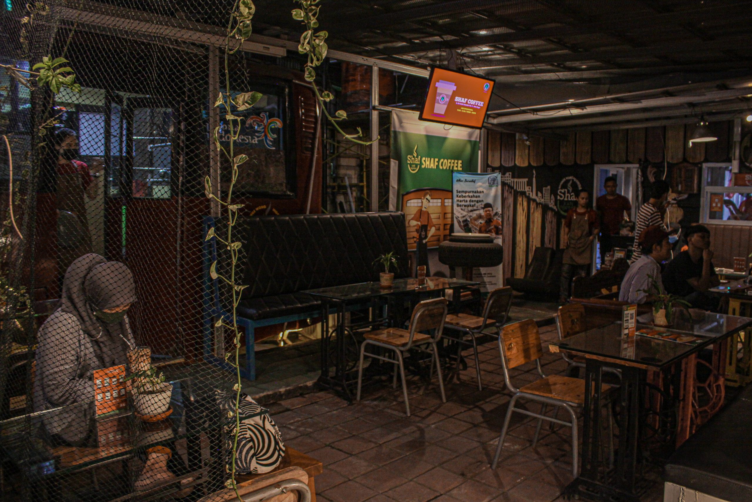 Bertahan di Kondisi Pandemi Shaf Cafe Ngetem Sulap Bus Jadi Cafe Unik di Bogor