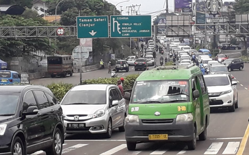 Arus Balik Liburan Paskah, Lalin di Kawasan Puncak Dipadati Kendaraan