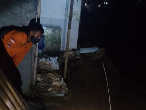 Hujan Deras, 6 Rumah di Kota Bogor Rusak Tergerus Longsor