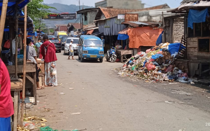 DLH Kabupaten Bogor Terkesan Tutup Mata Sampah di Pasar Ciampea