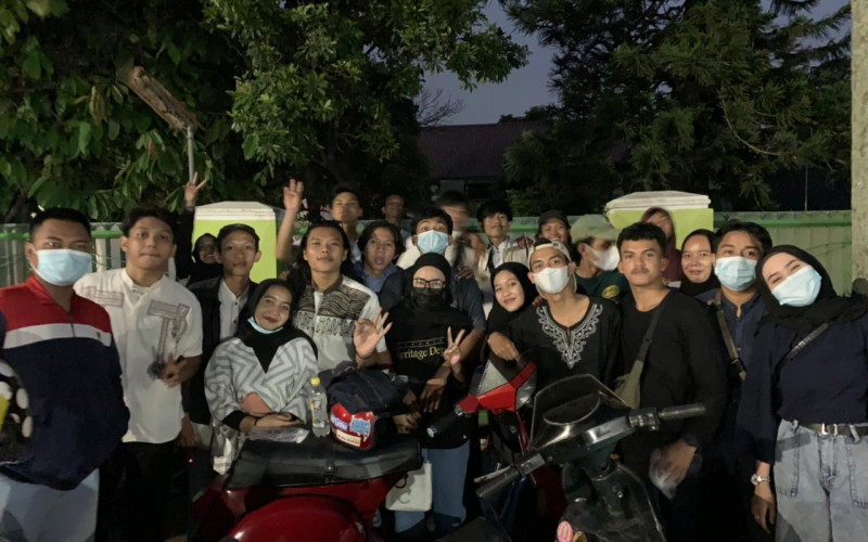 Gelar Aksi Peduli, Vespa Jaran Squad Bagikan Ratusan Menu Takjil