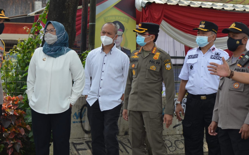 Tinjau Posko Cek Poin, Bupati Bogor Berhasil Putar Balik Dua Kendaraan yang Nekad Mudik