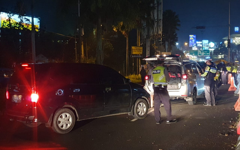Lagi, Polisi Amankan 2 Travel Gelap Bawa Pemudik di Jalur Puncak