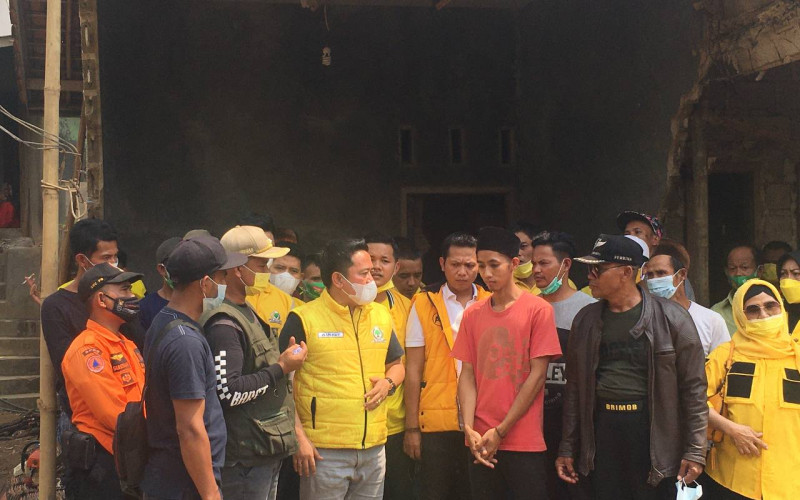 Wawan Hikal Kurdi Salurkan Bantuan Korban Banjir Bandang di Cigudeg