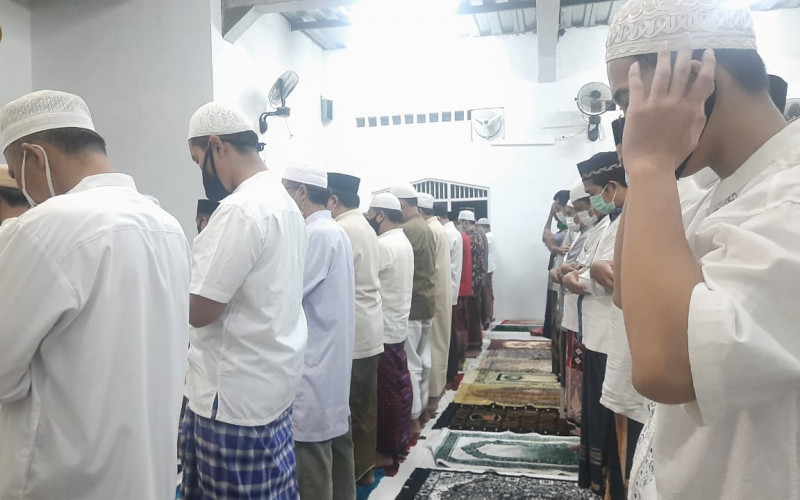 Warga Bogor Gelar Shalat Gerhana Bulan Dengan Terapkan Prokes