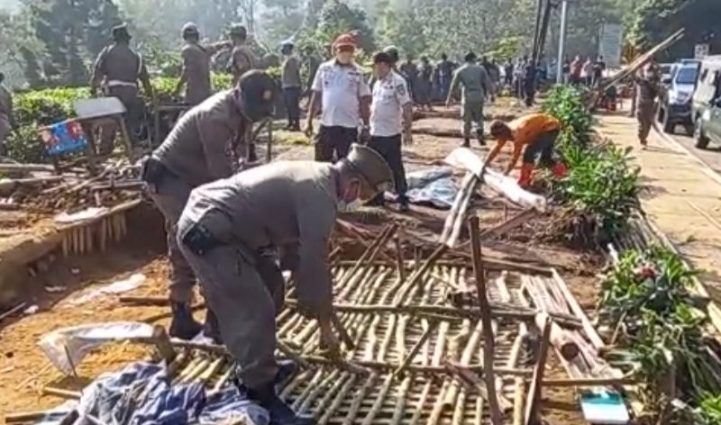 Lantaran Potensi Klaster, Lapak PKL di Kawasan Puncak Ditertibkan Satpol PP